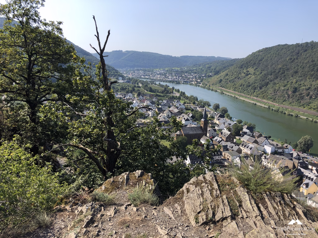 Steiniger Trail an der Burg Thurant oberhalb von Alken